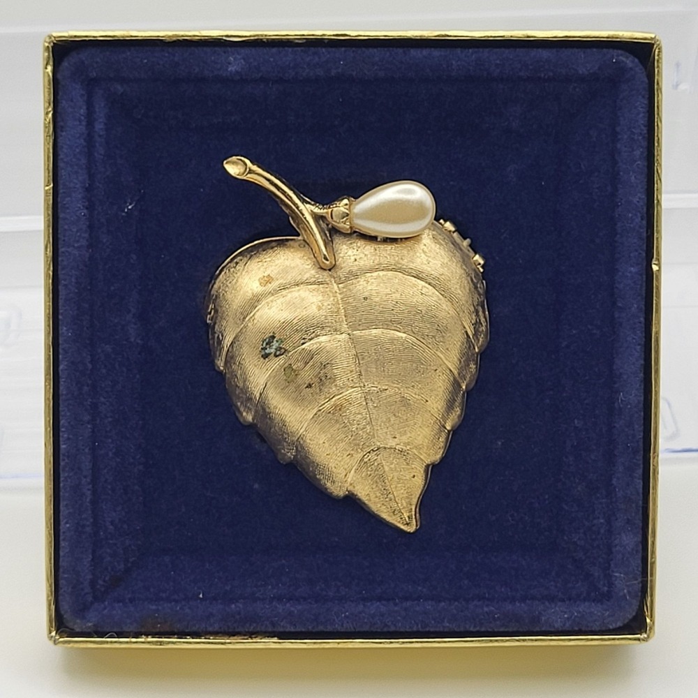 Vintage Avon Gold Tone Locket Brooch Perfume Leaf With Faux Pearl